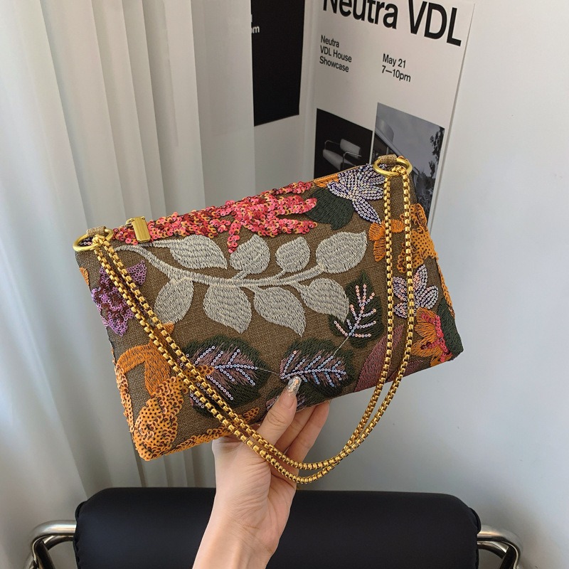Sequins Embroidery Clutch Bag  – обзор и цена Embroidery Bali