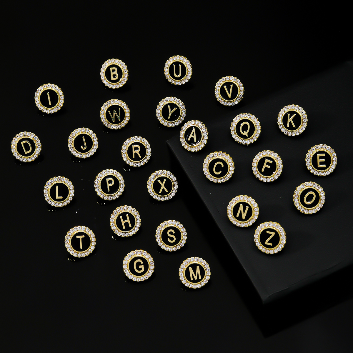 Shiny 26 Alphabet Crystal Roun – обзор и цена Embroidery Letter M